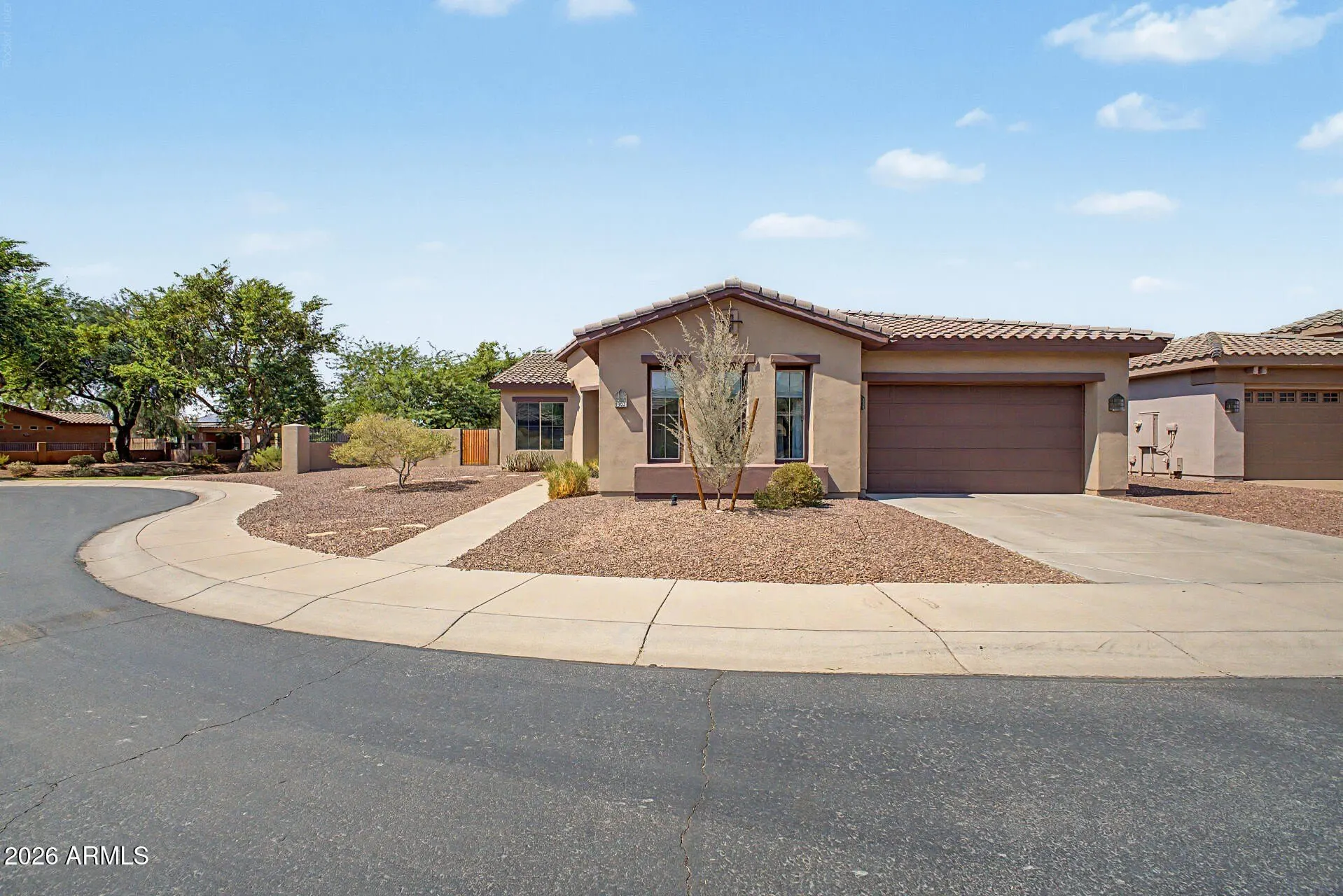 1902 E Desert Ln photo 2