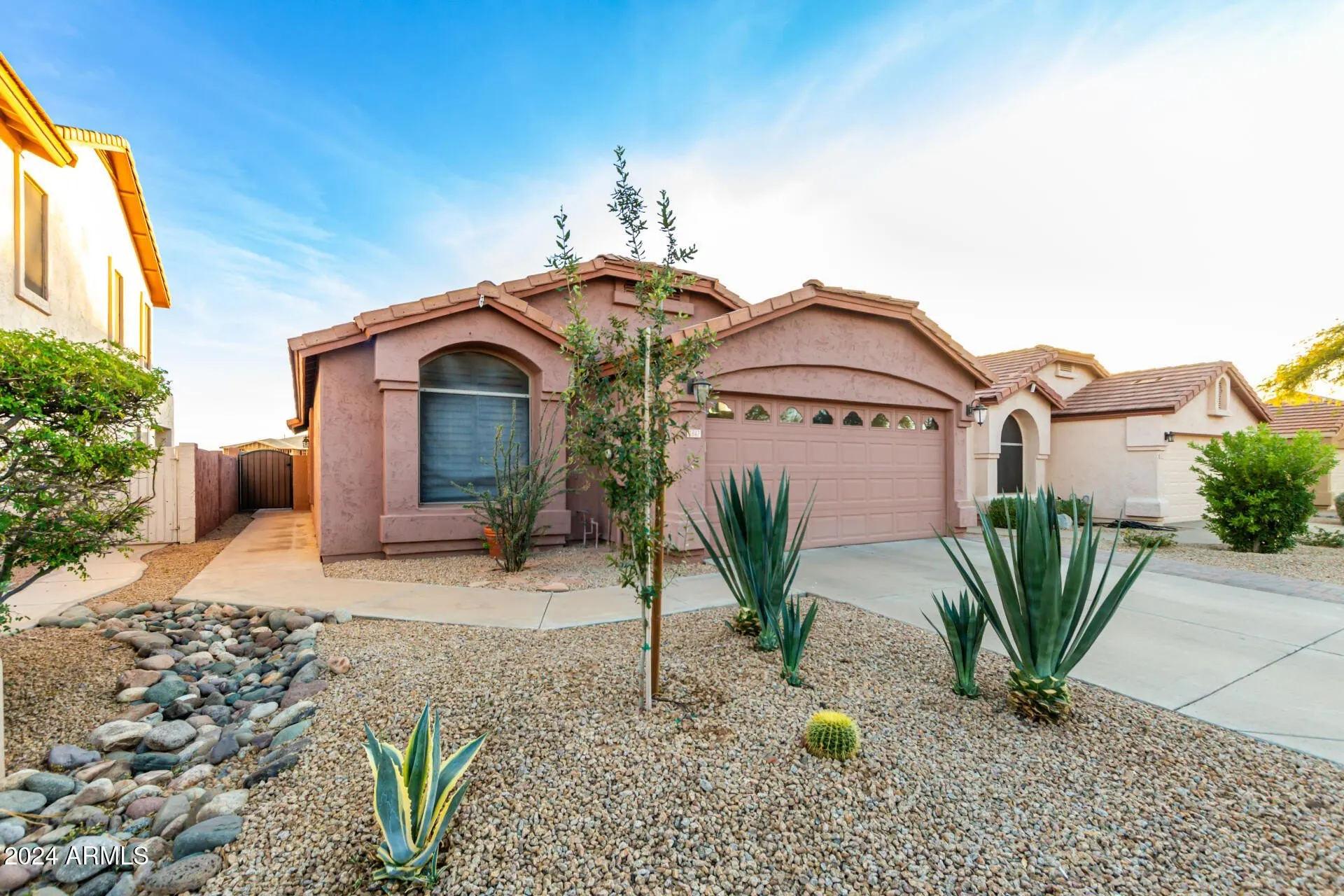 4847 E Abraham Ln Phoenix, AZ 85054 photo 3
