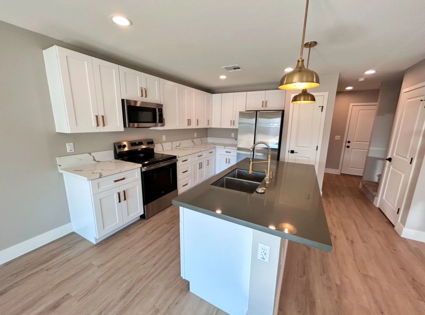 833 West Dobbins Road, Phoenix, AZ 85041 photo 2