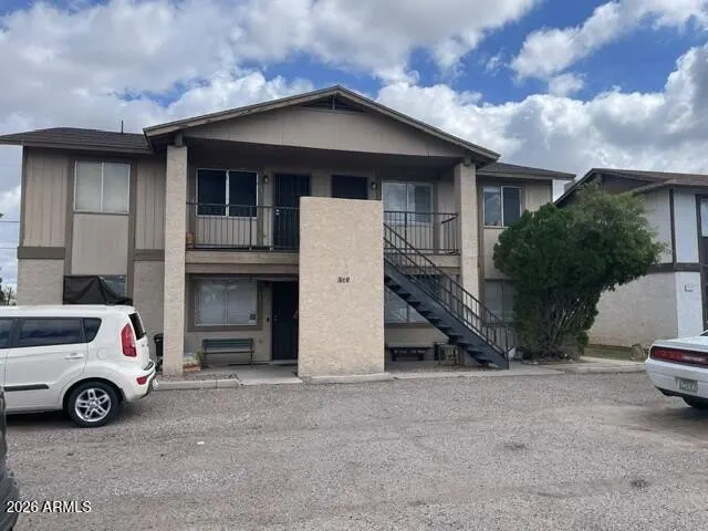 1809 N Spring photo 2