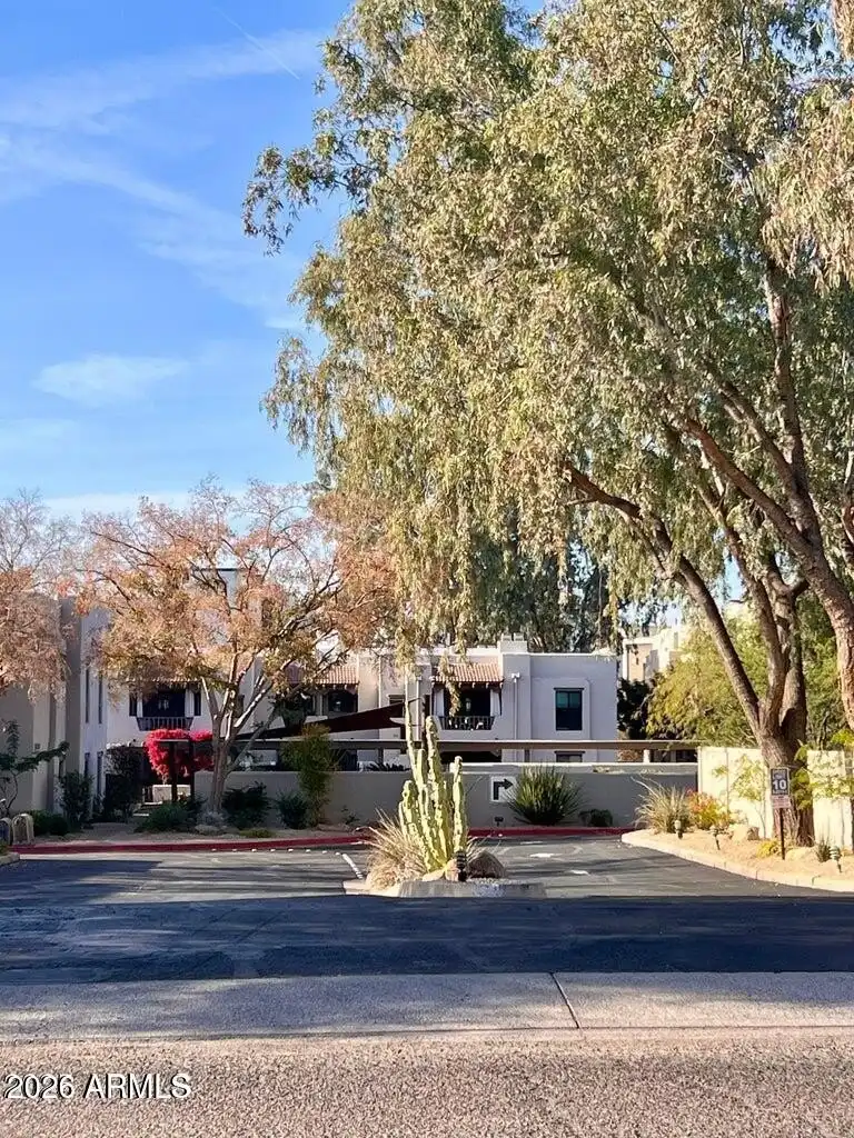 7300 N Dreamy Draw Dr Phoenix, AZ 85020 photo 4