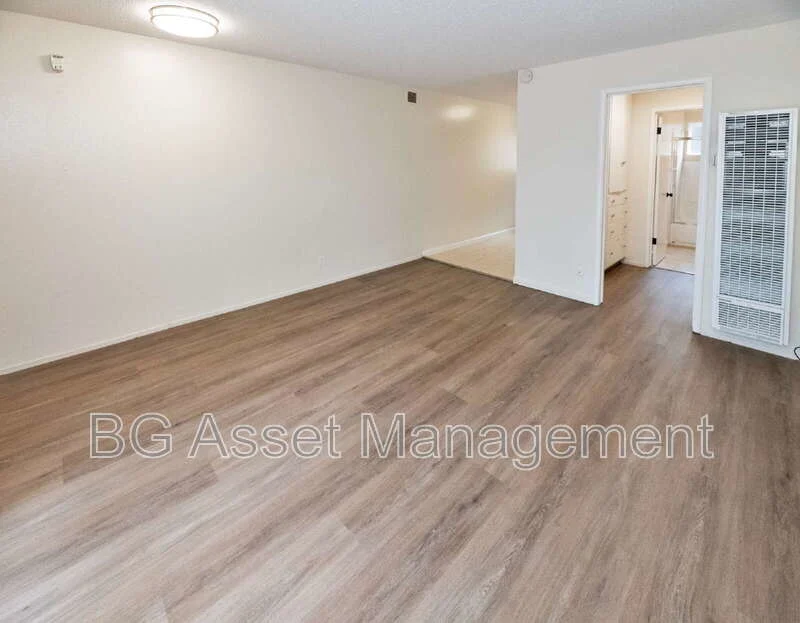 480 Crescent photo 5