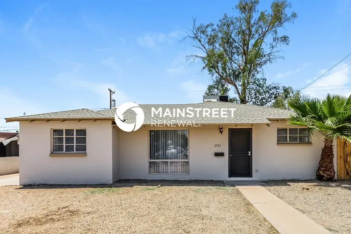 2753 W Lawrence Ln Phoenix, AZ 85051