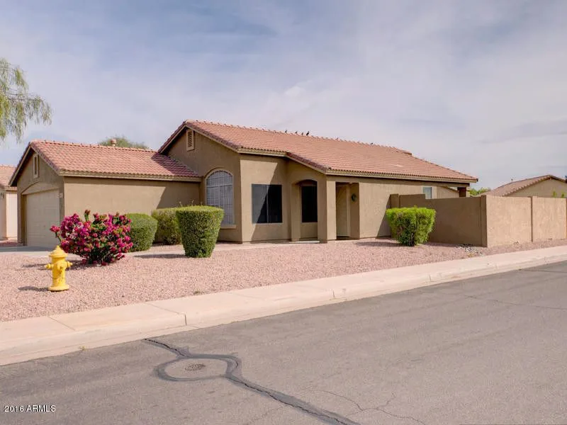 13314 W Mauna Loa Ln Surprise, AZ 85379 photo 2