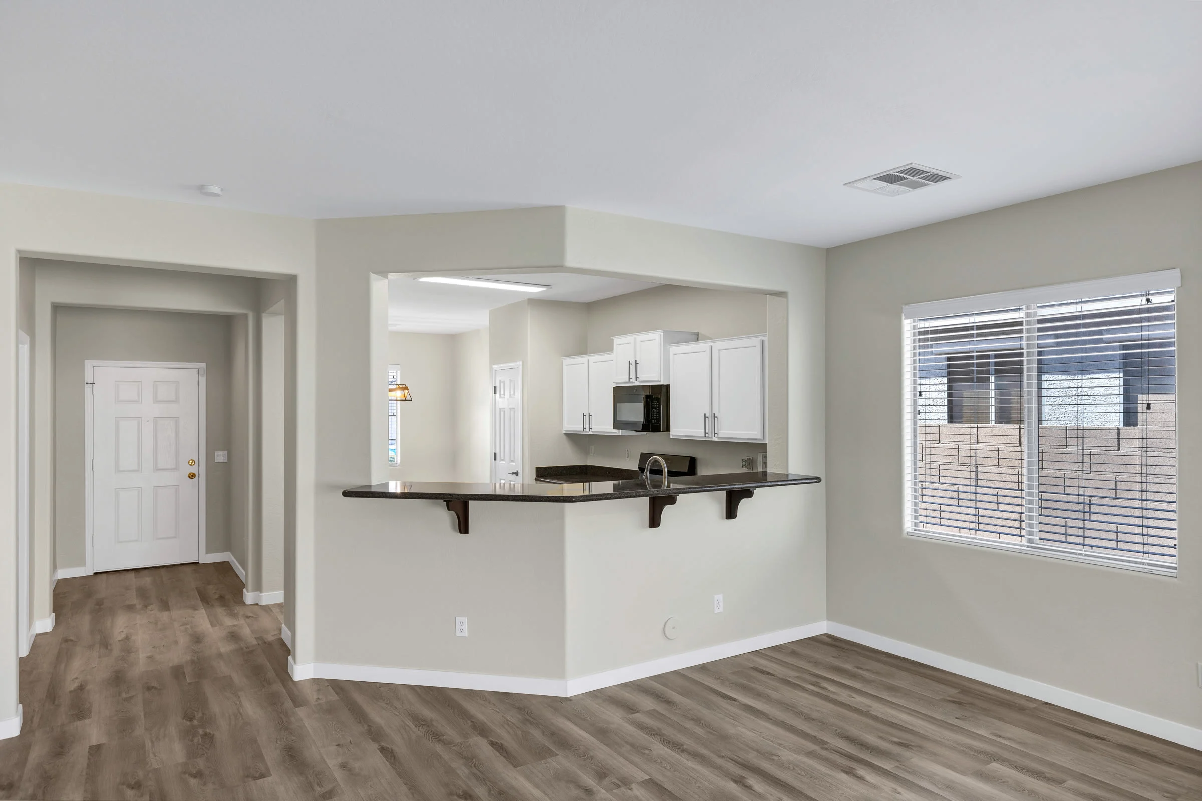 2408 West Tamarisk Avenue photo 4