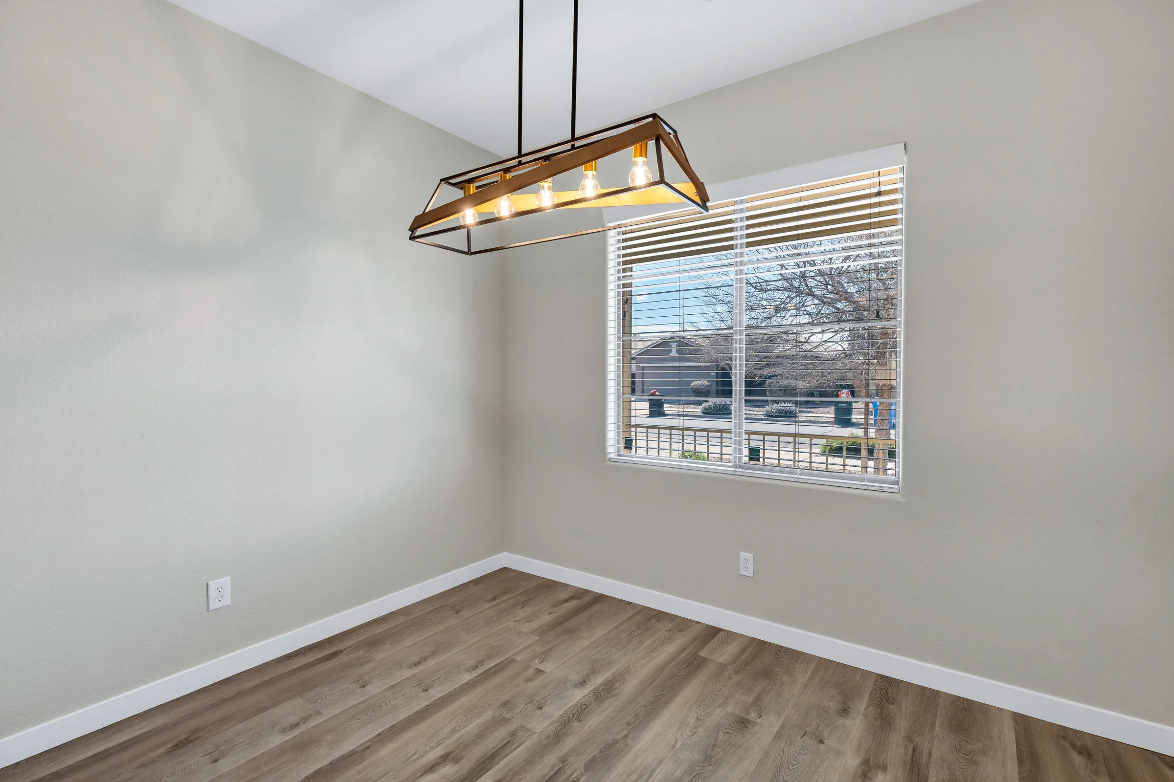 2408 West Tamarisk Avenue photo 5