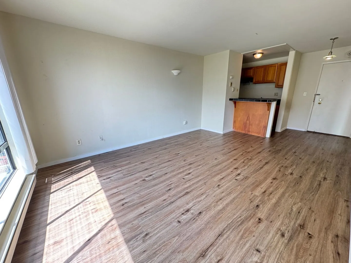 One Bedroom Condo Available in Watergate Community/Emeryville! photo 5