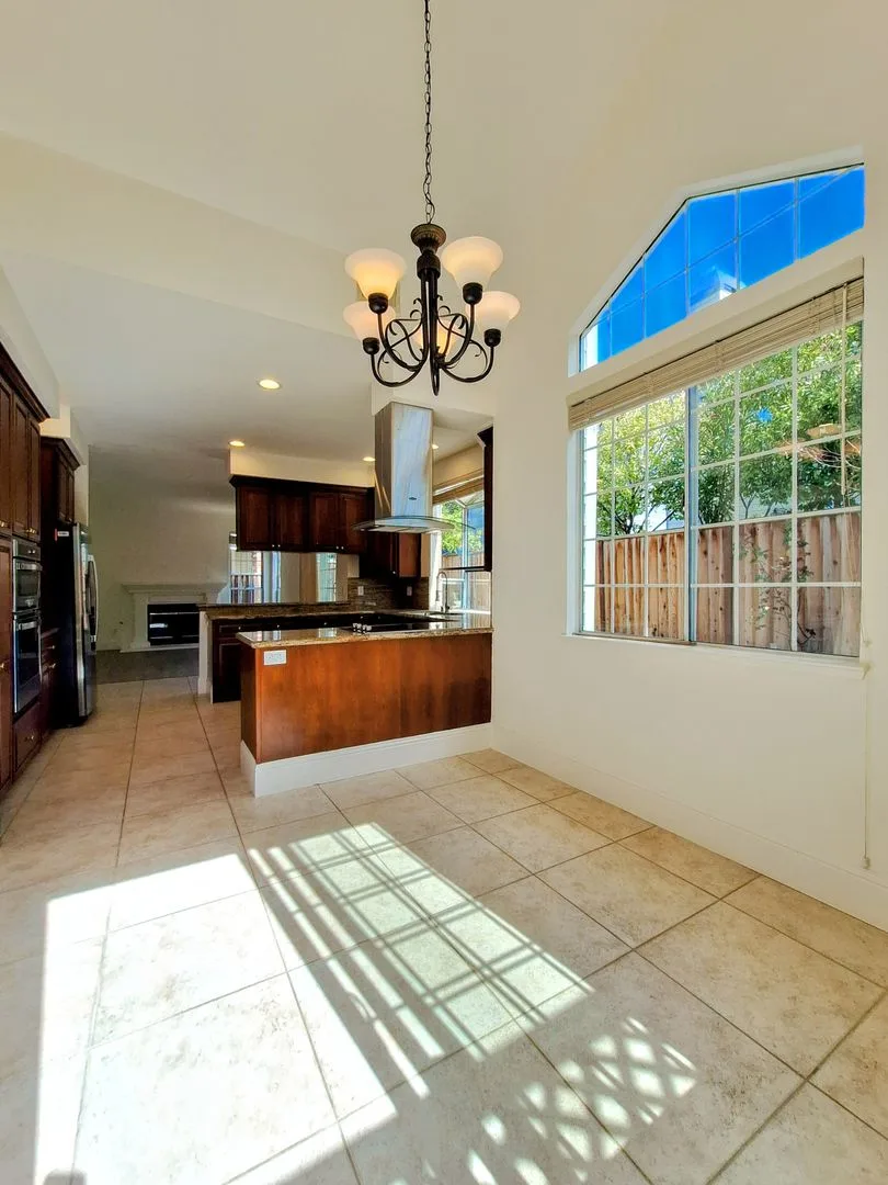 Beautiful 4bd House Next to Bay Trail photo 4