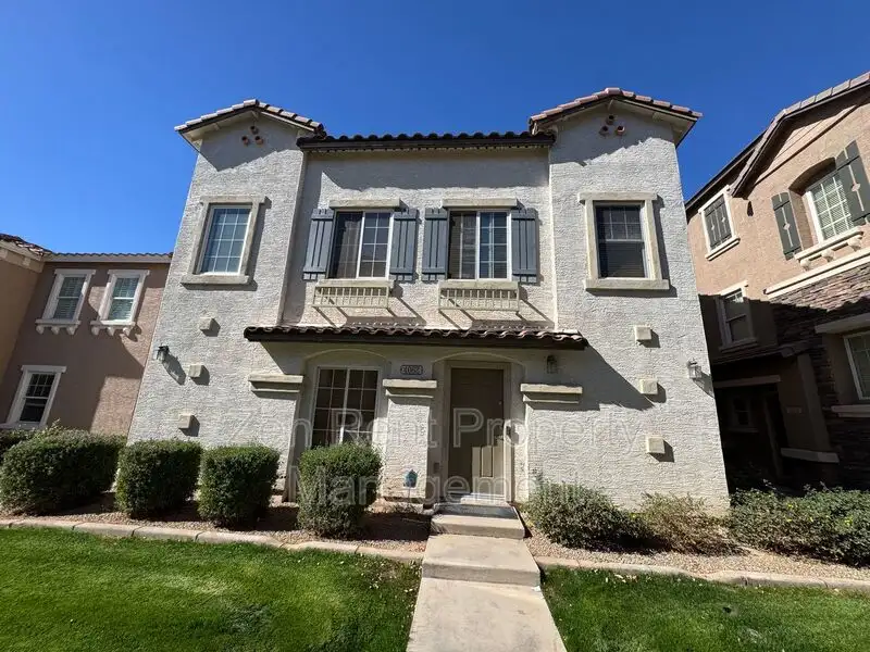 Cozy Two Story Home in Beautiful Gilbert Neighborhood photo 2