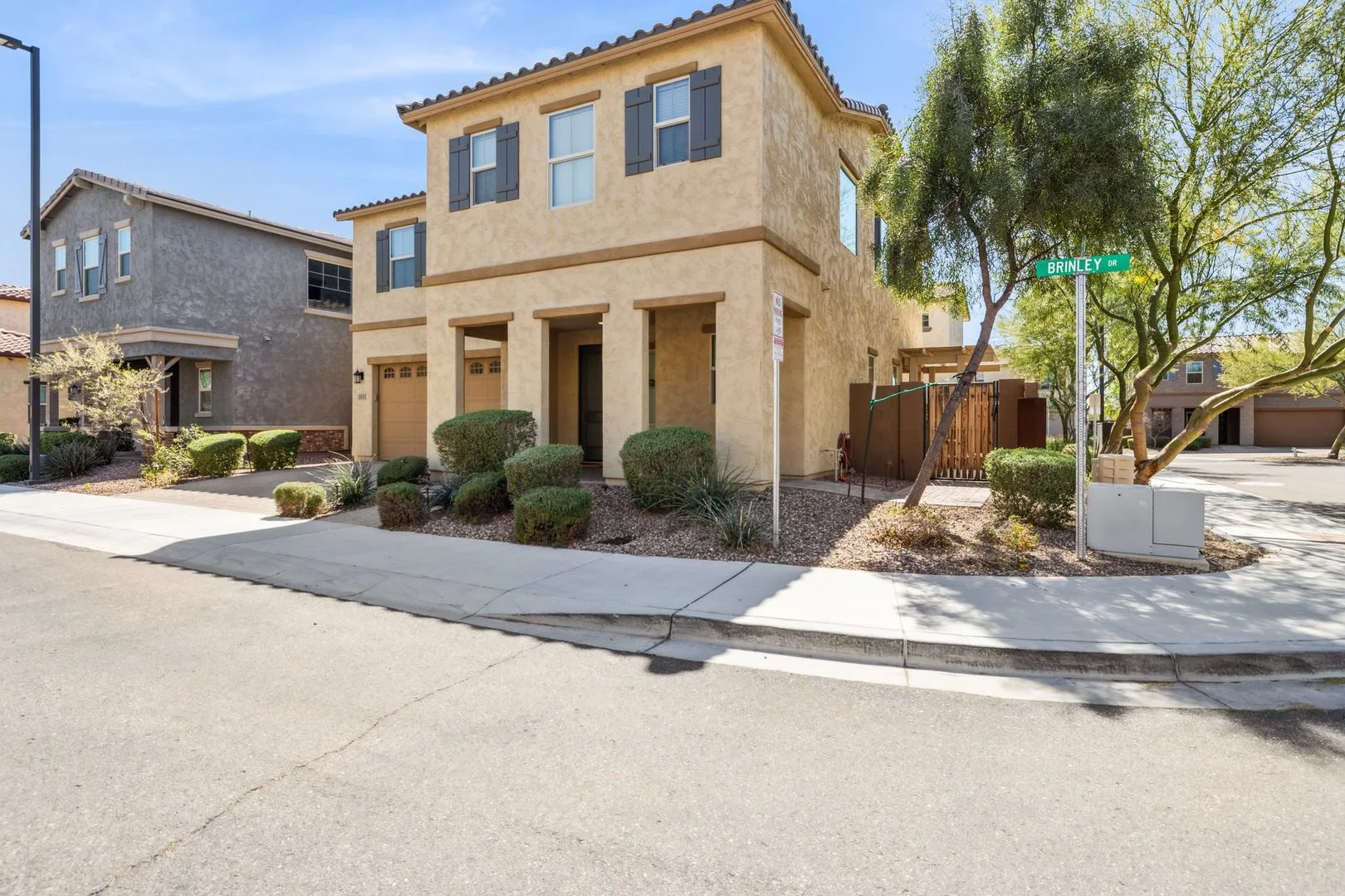 211 E BRINLEY Drive photo 2