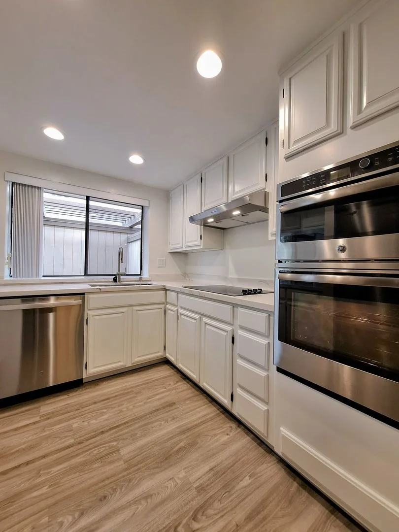 Remodeled 3bd 3-Story Townhouse With Attached Garage photo 3