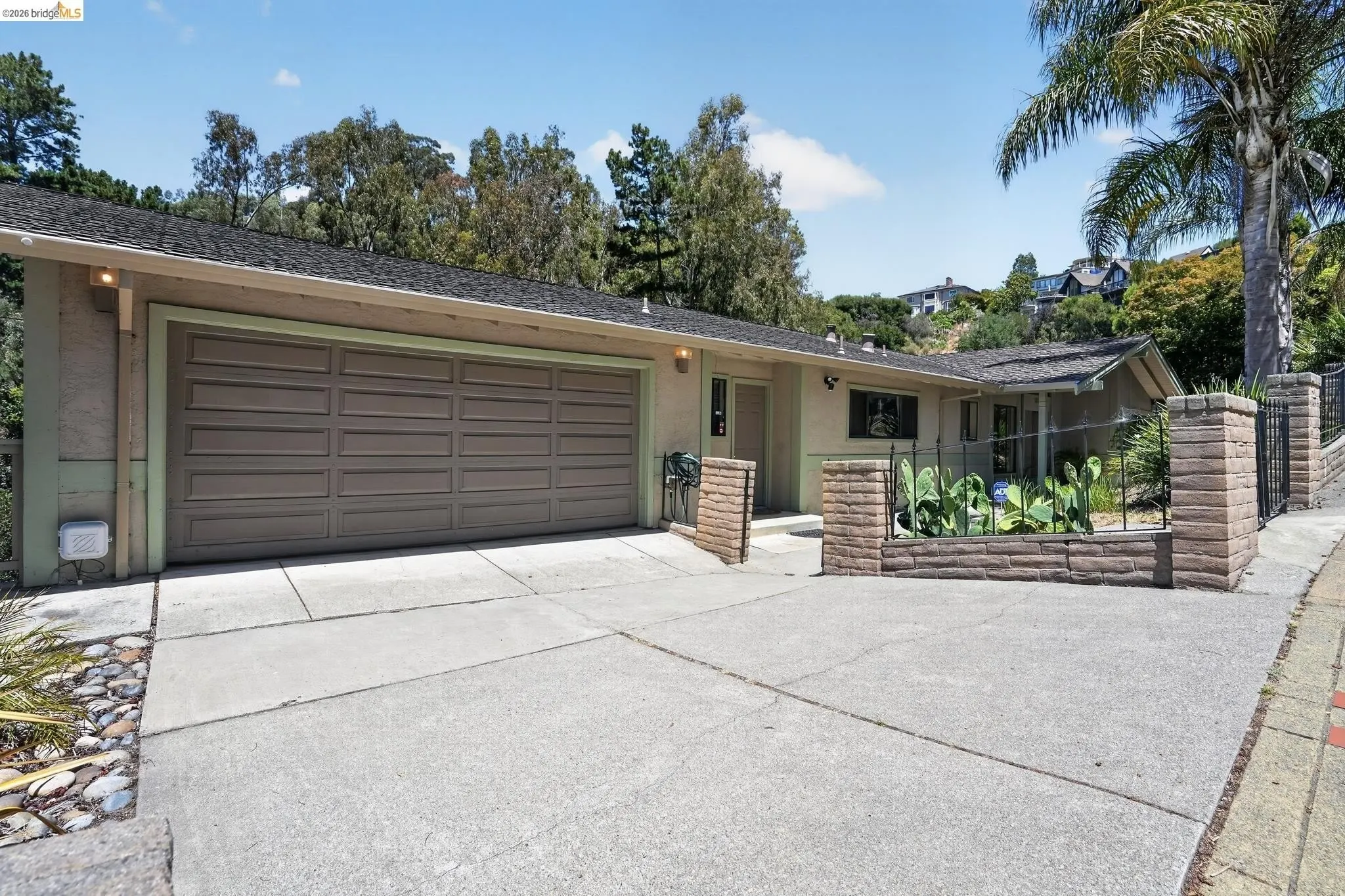 525 Hampton Rd Piedmont, CA 94611 photo 2