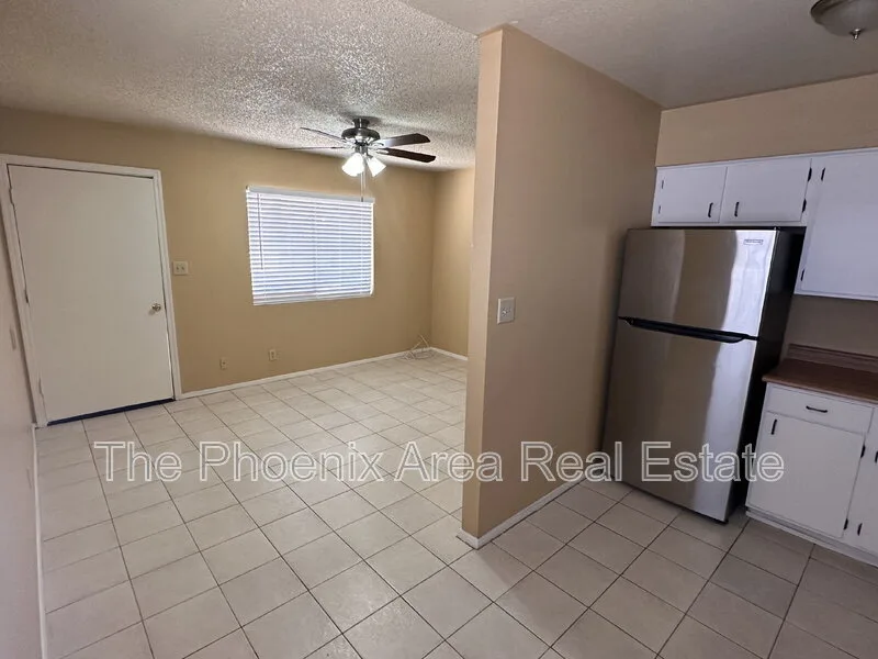 4820 E Willetta St unit 3 photo 4