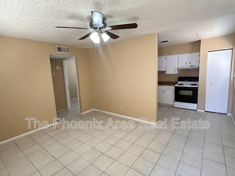 4820 E Willetta St unit 3 photo 2