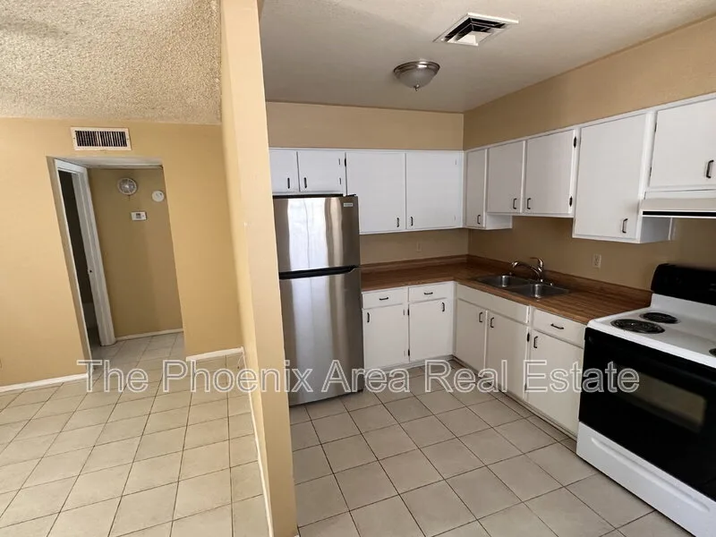 4820 E Willetta St unit 3 photo 3