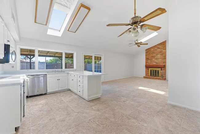 4047 W Sweetwater Ave Phoenix, AZ 85029 photo 3