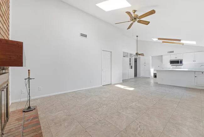 4047 W Sweetwater Ave Phoenix, AZ 85029 photo 4