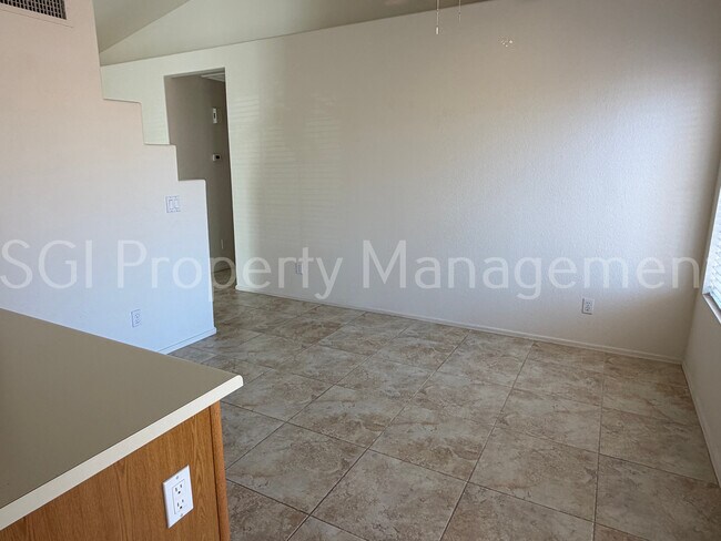 10318 W Missouri Ave Glendale, AZ 85307 photo 3