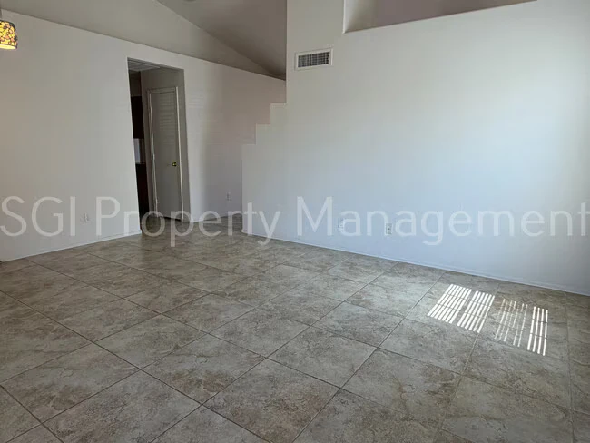 10318 W Missouri Ave Glendale, AZ 85307 photo 4