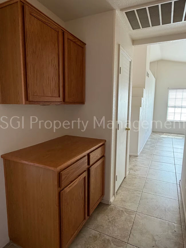 10318 W Missouri Ave Glendale, AZ 85307 photo 5