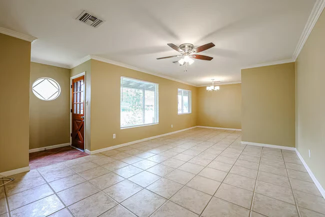 1005 E Cavalier Dr Phoenix, AZ 85014 photo 2