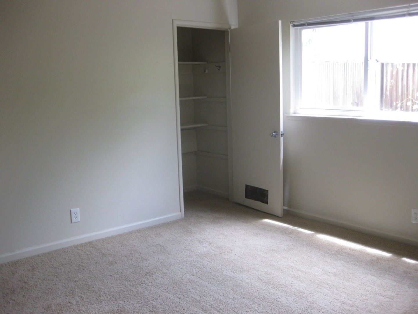 1516 Henry Street photo 3