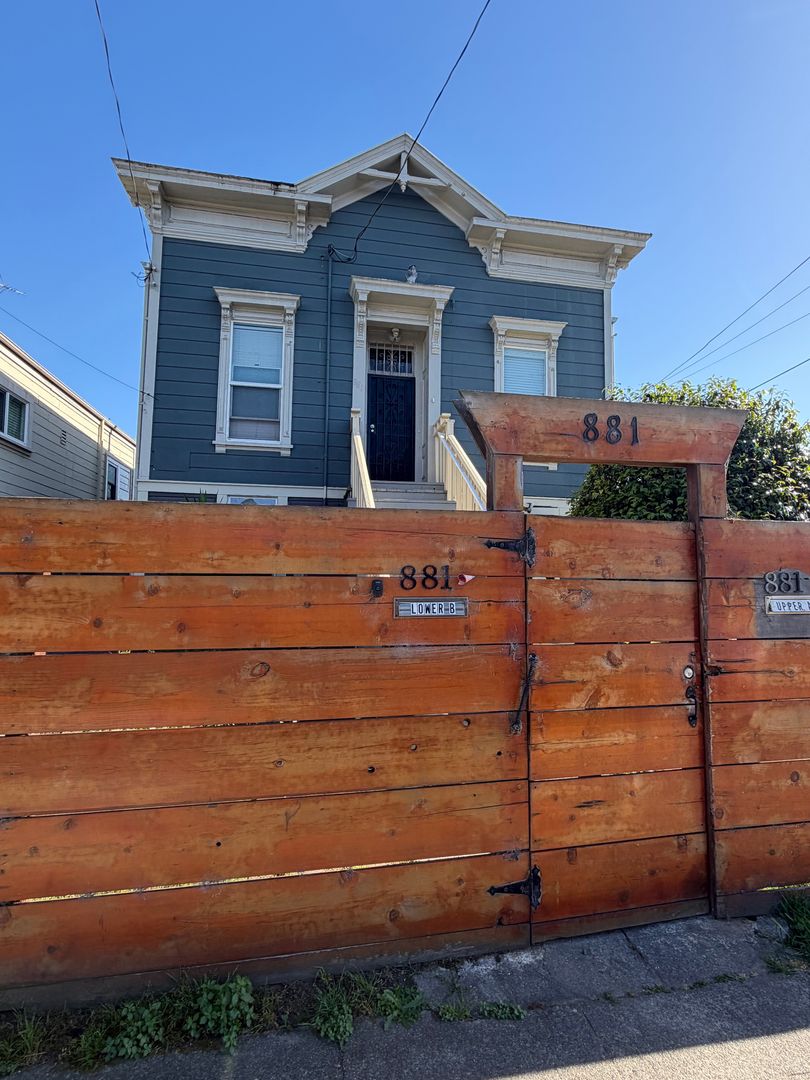 881 30th Street, Oakland, CA 94608 photo 3