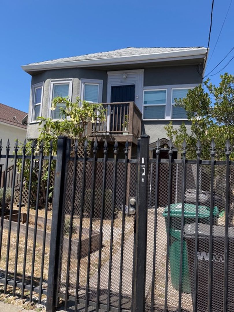 3213-3217 Market St Oakland, CA 94608 photo 3