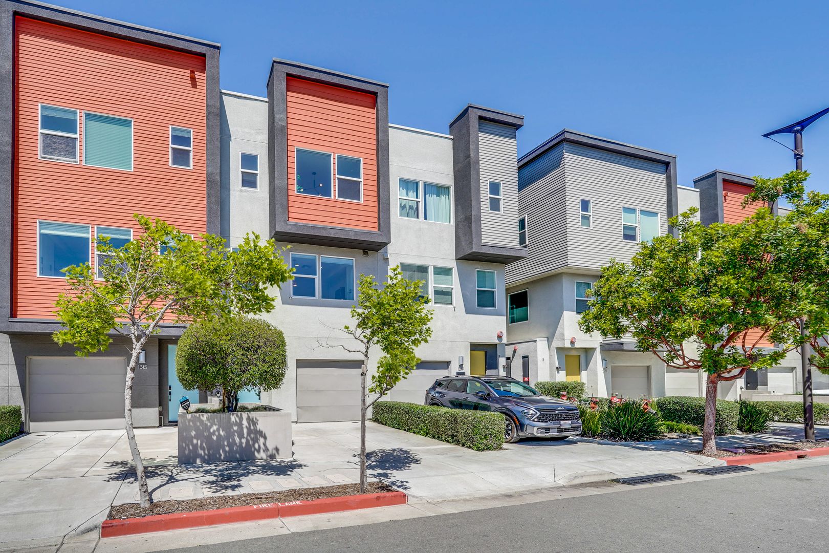 1317 Pullman Wy Oakland, CA 94607 photo 4