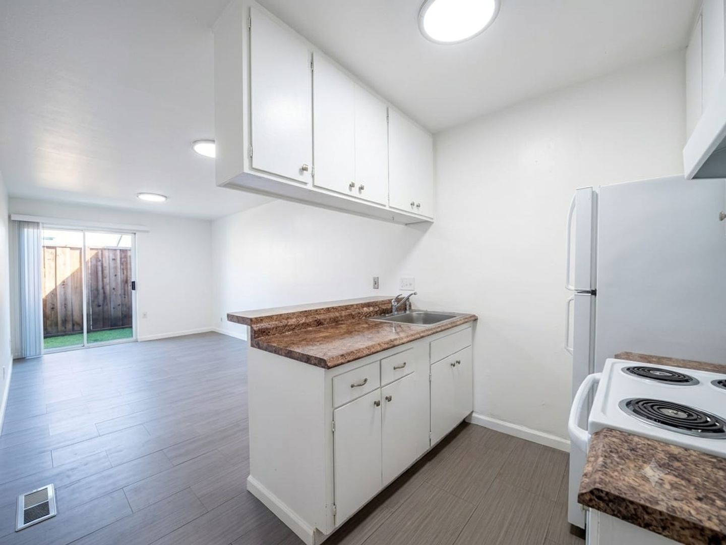 Blake Apartments photo 2