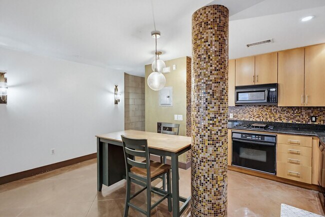 1225 Island Ave San Diego, CA 92101 photo 4