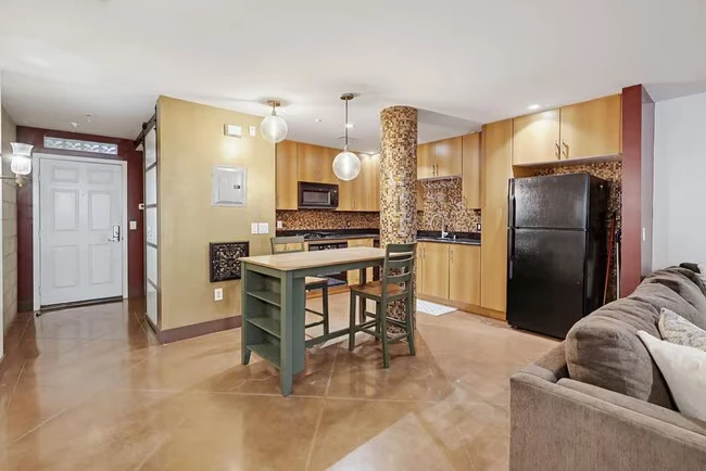 1225 Island Ave San Diego, CA 92101 photo 2