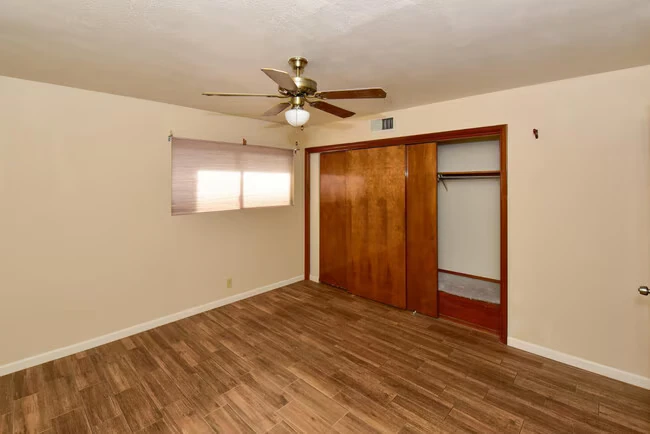 439 E Brown Rd Mesa, AZ 85203 photo 4