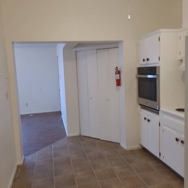 1859 E Cheery Lynn Rd Phoenix, AZ 85016 photo 4