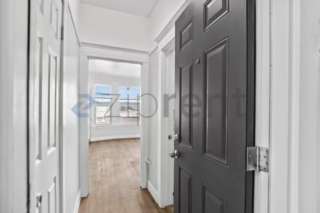 Unit 411 photo 4