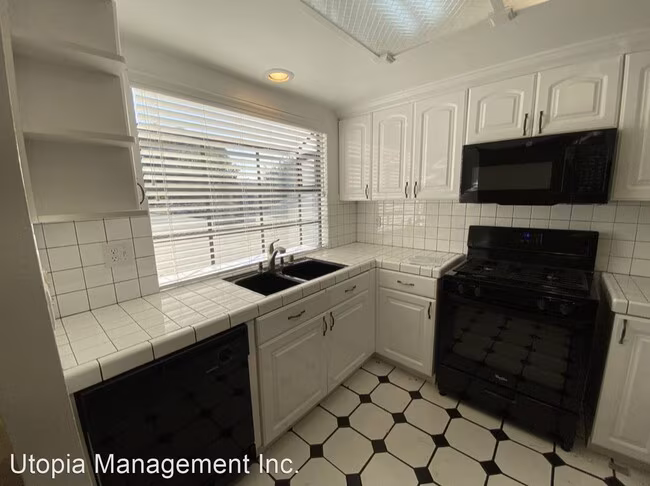 4024 Crystal Dawn Ln San Diego, CA 92122 photo 2