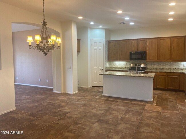 16192 W Cocopah St Goodyear, AZ 85338 photo 3