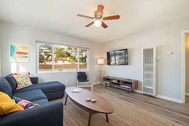 1837 Locust St San Diego, CA 92106 photo 2