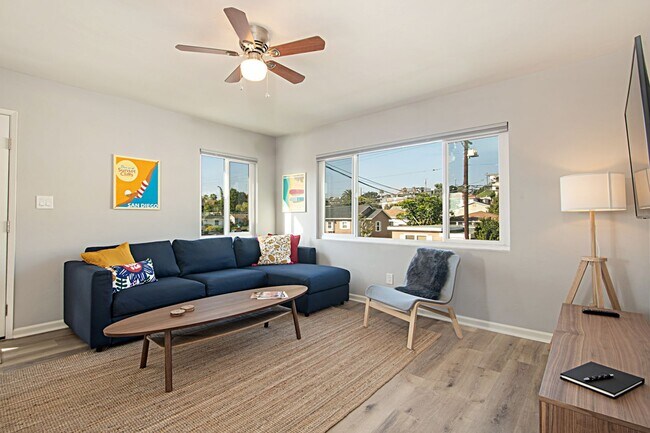 1837 Locust St San Diego, CA 92106 photo 3
