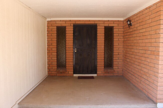 602 W Kilarea Ave Mesa, AZ 85210 photo 4