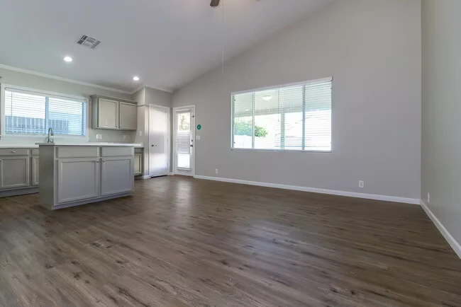 8936 W Fullam St Peoria, AZ 85382 photo 4