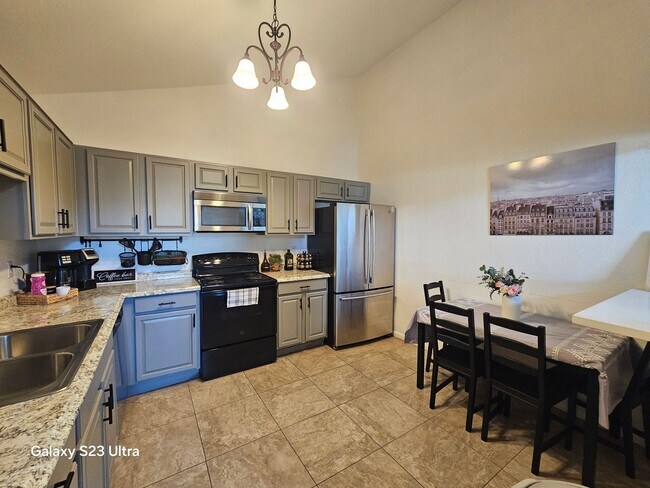 712 N Santa Barbara Mesa, AZ 85201 photo 2