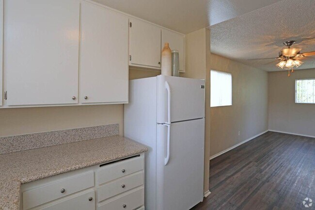 Villa Pacific Apartments photo 2
