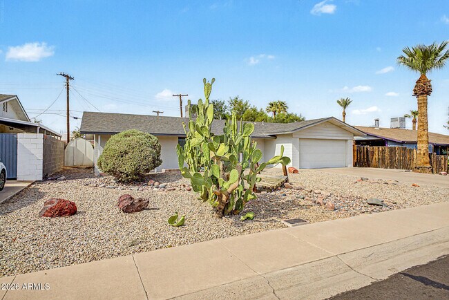 950 E Lilac Dr photo 5