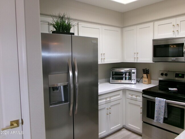 9151 W Greenway Rd Peoria, AZ 85381 photo 3