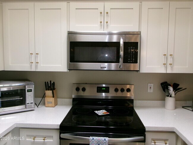 9151 W Greenway Rd Peoria, AZ 85381 photo 4
