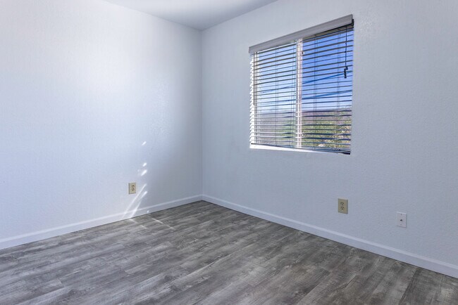 450 Palm Dr Wickenburg, AZ 85390 photo 2