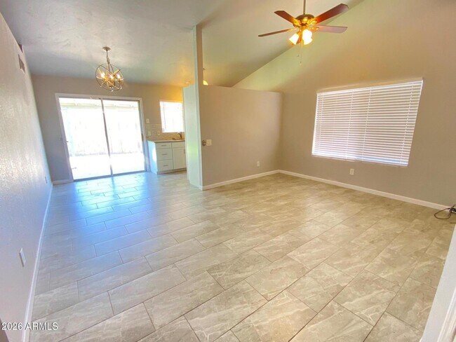 16253 N 18th St Phoenix, AZ 85022 photo 2