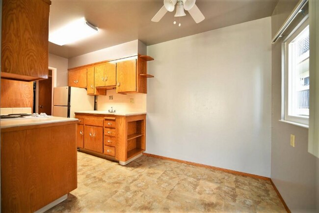 301 Lenox Ave Oakland, CA 94610 photo 5