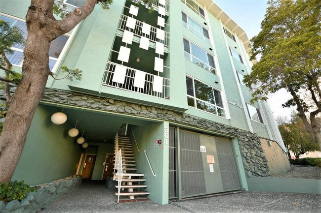301 Lenox Ave Oakland, CA 94610